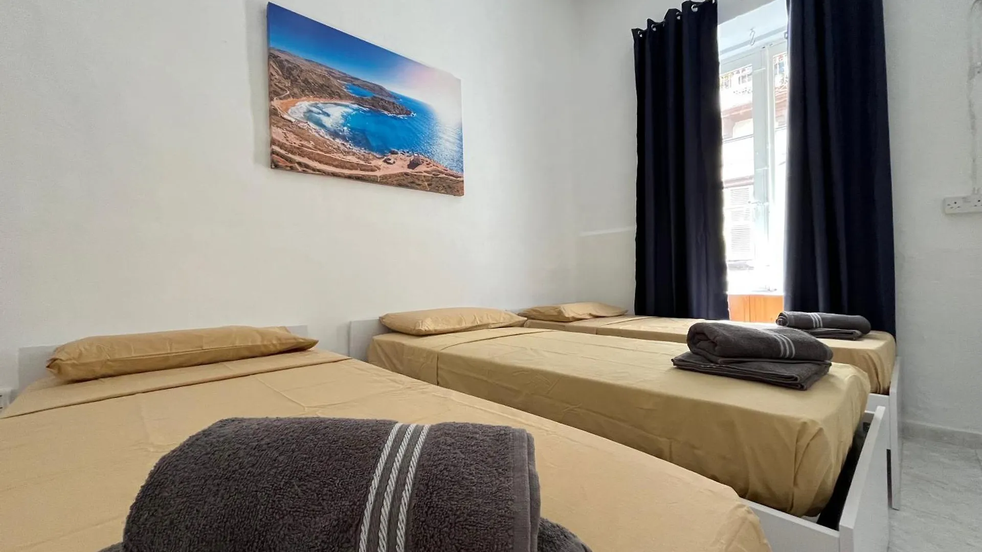 Large Full House - Sleeps 9 Villa Sliema Malta