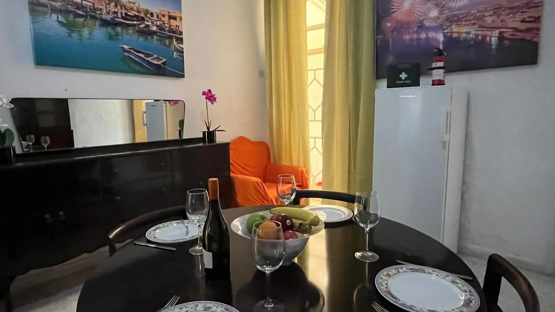 Large Full House - Sleeps 9 Villa Sliema Malta